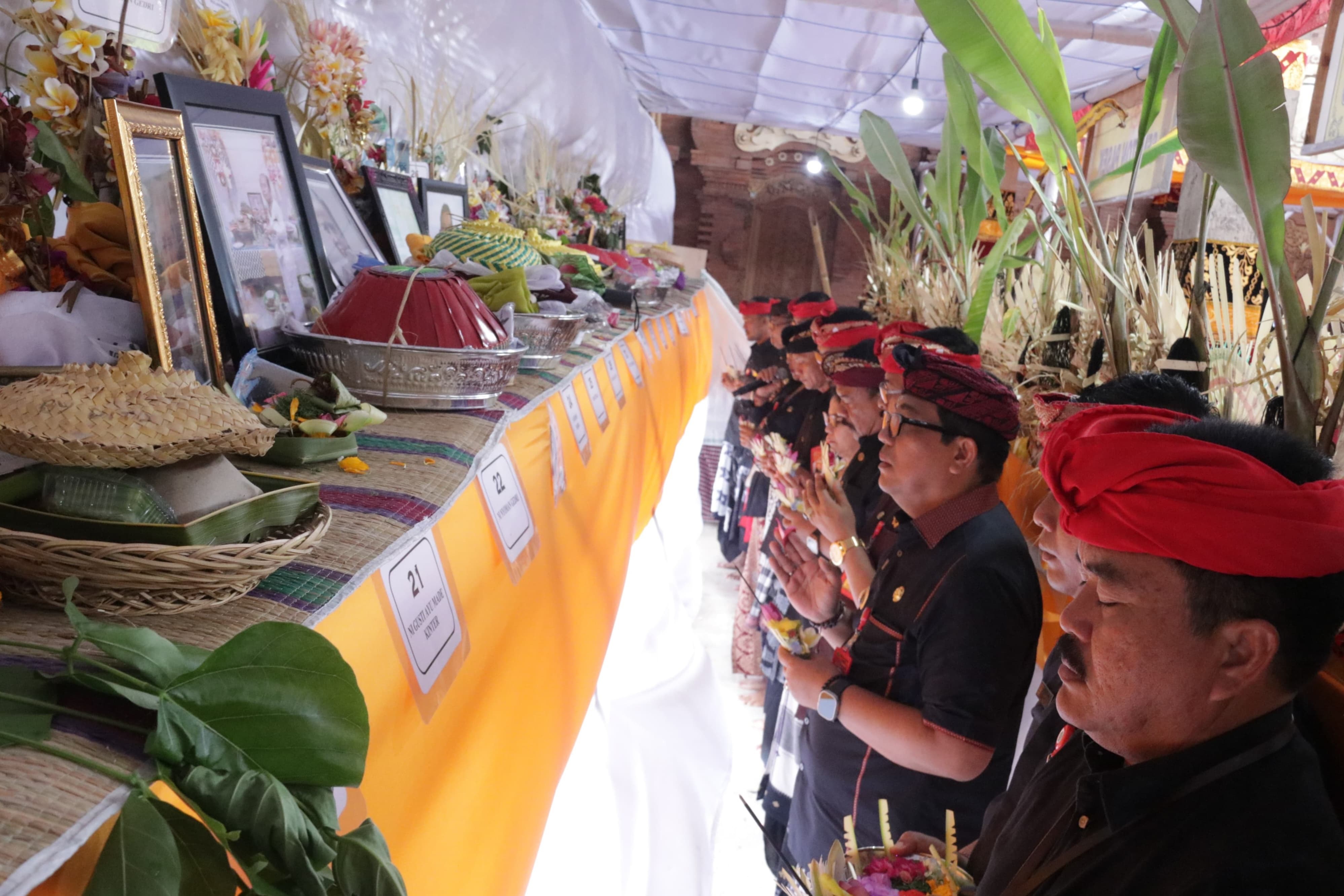 Bupati Tabanan Apresiasi Kekompakan Masyarakat Dalam Yadnya Bersama di Desa Kelating