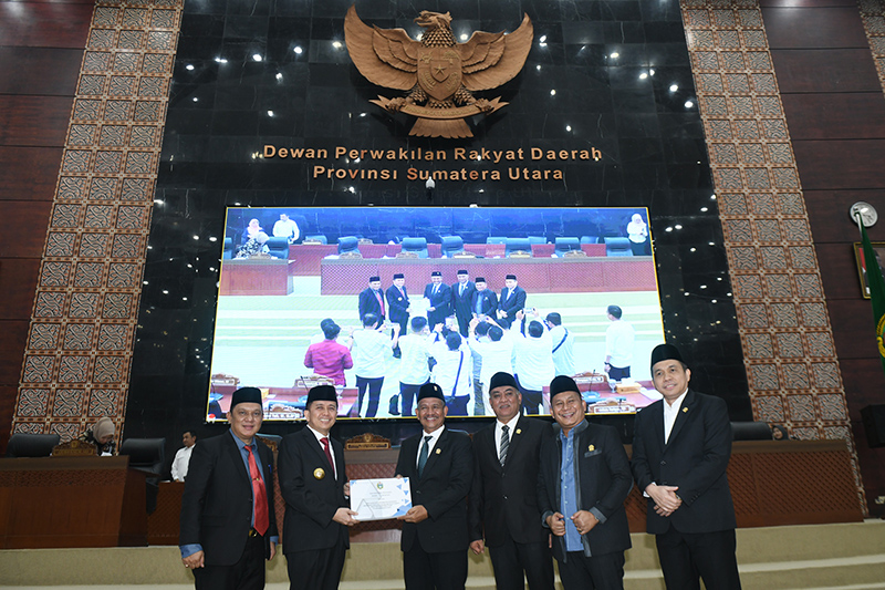 Pj Gubernur Agus Fatoni Sampaikan Ranperda LPJ APBD 2023 ke DPRD Sumut