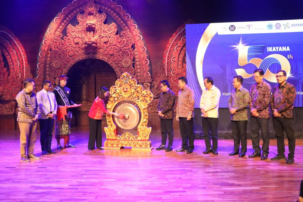 Wawali Arya Wibawa Hadiri Puncak HUT ke-50 Ikayana