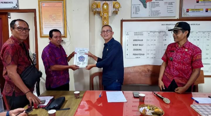 Kresna Budi  Wakil Ketua DPRD Bali Kunker ke Desa Ambengan