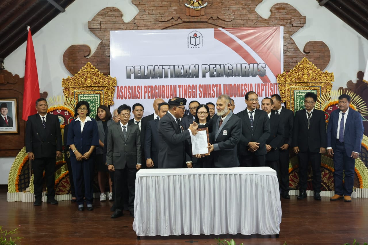 Pj Sekda Denpasar Eddy Mulya Hadiri Pelantikan Pengurus APTISI Provinsi Bali 2025-2030