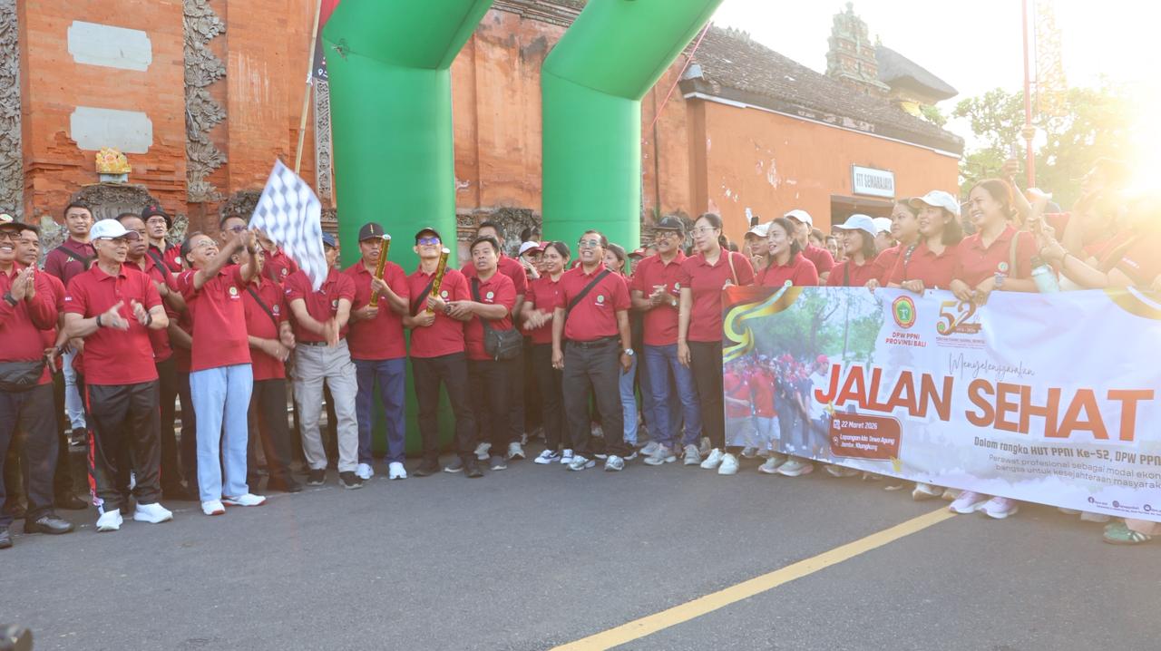 Lepas Jalan Sehat HUT PPNI Bali, Gubernur Koster Harap Peran Aktif Perawat Membangun Kesehatan Masyarakat