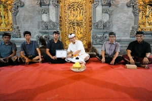 Bupati Badung Apresiasi Tertib Adminduk dengan Rp10 Juta