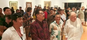 “ANOMAN-TRIJATA TEMBUS KANTOR BUPATI! Karya Perupa Payangan Diboyong Wabup Gianyar”